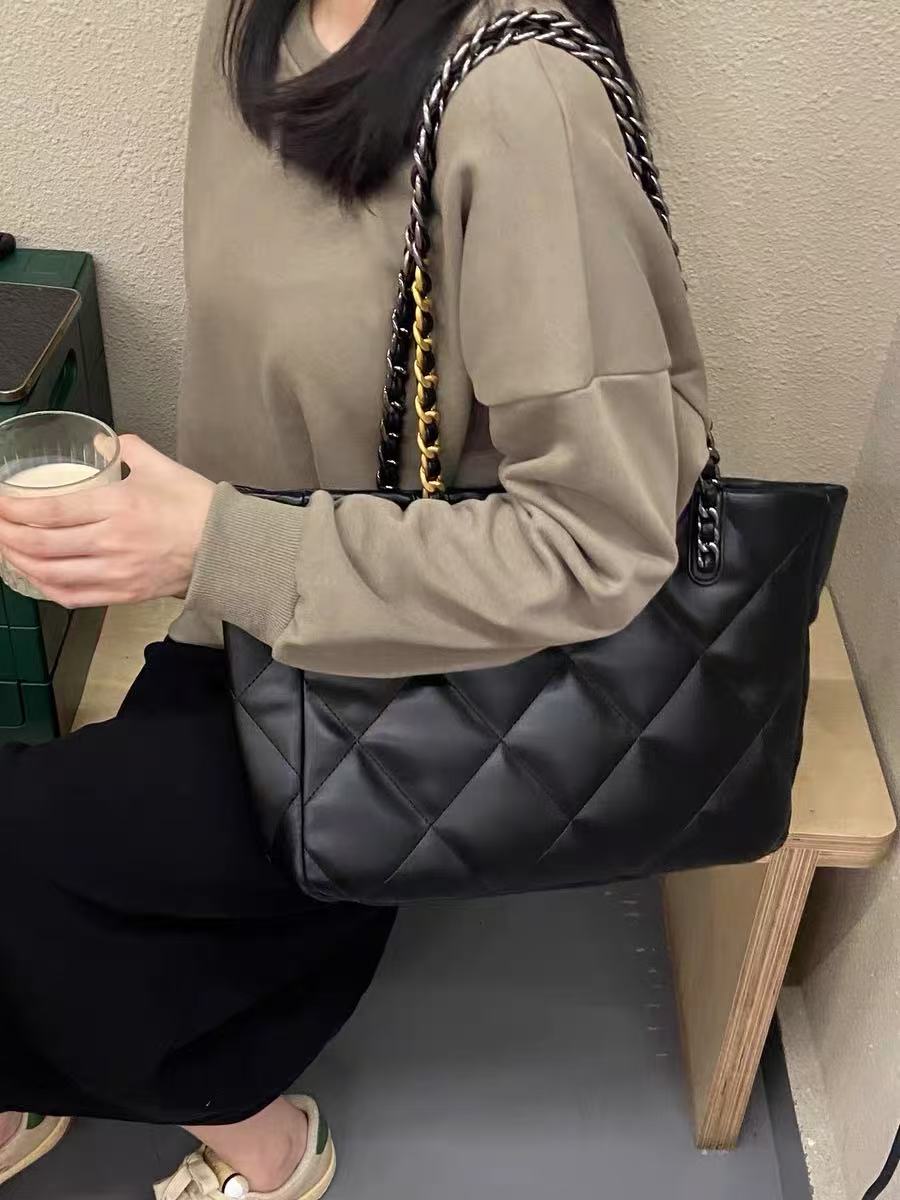 Sac fourre-tout en cuir véritable à chaîne matelassée pour femmes photo review