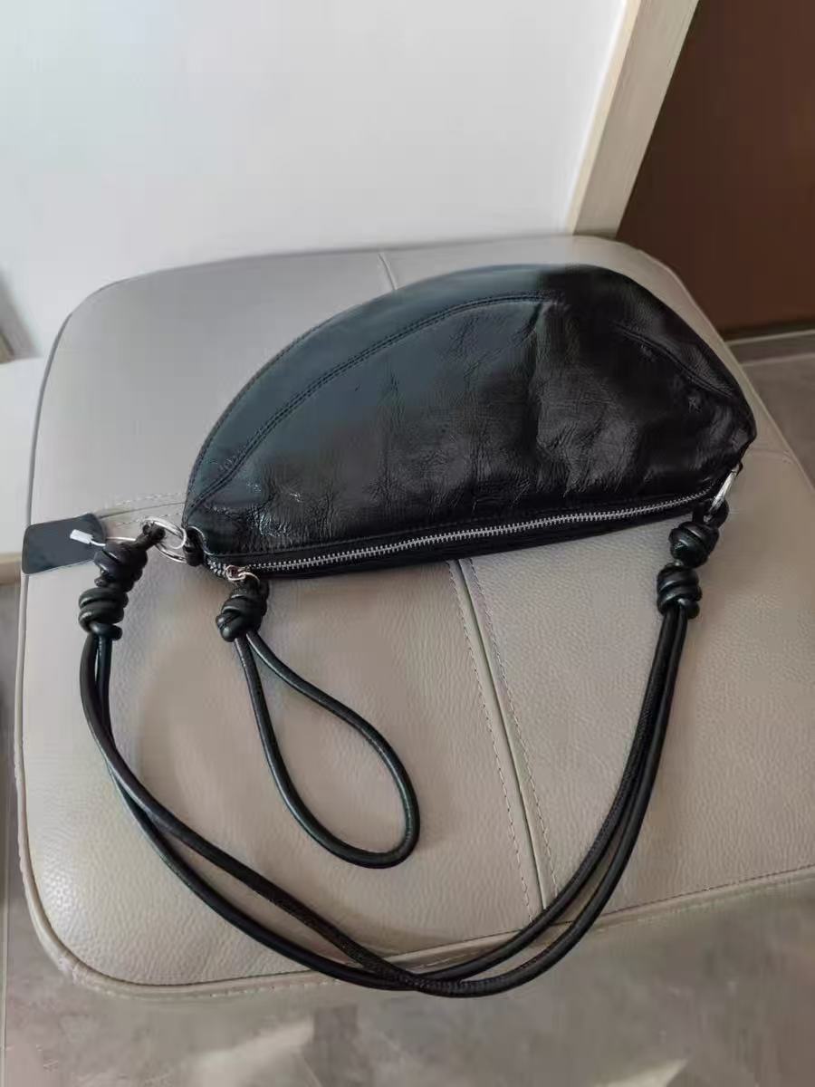 Women's Minimalist Genuine Leather Zipper Pea-Shaped Crossbody Shoulder Bag photo review