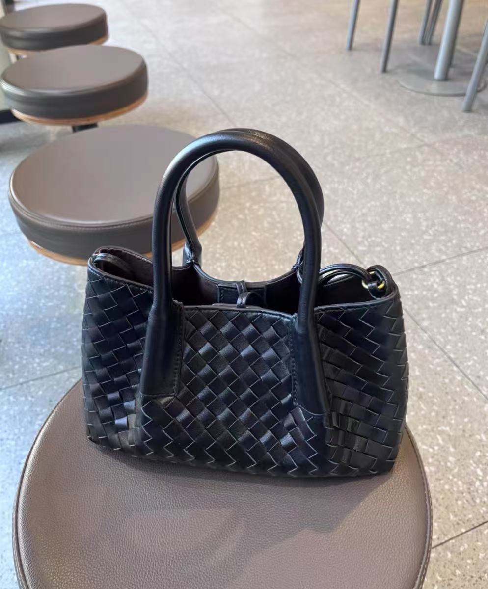 Women's Woven Genuine Leather Shoulder Tote Bag photo review
