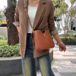 Minimalistische Damen Crossbody Umhängetasche aus echtem Leder mit goldener Hardware