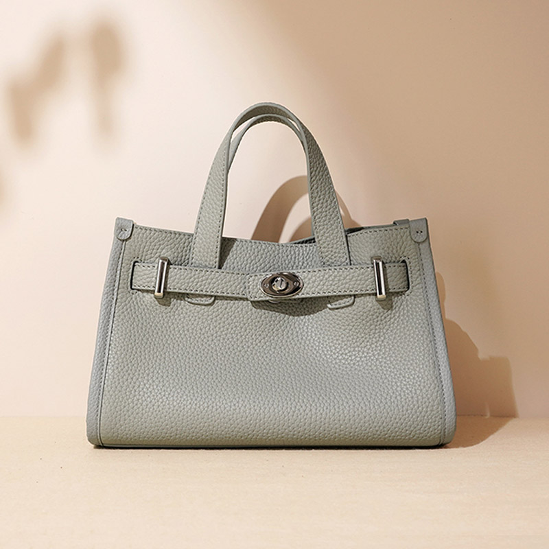 Minimalistische Damen Crossbody Umhängetasche aus Leder mit silberner Hardware