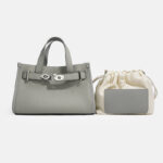Minimalistische Damen Crossbody Umhängetasche aus Leder mit silberner Hardware