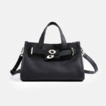 Minimalistische Damen Crossbody Umhängetasche aus Leder mit silberner Hardware
