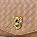 Minimalistische gewebte Damen Clutch Tasche mit geteiltem Ledergriff