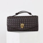 Minimalistische gewebte Damen Clutch Tasche mit geteiltem Ledergriff