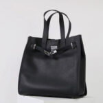 Sac à main vintage à bandoulière en cuir de grain supérieur de la femme, avec accessoires en argent