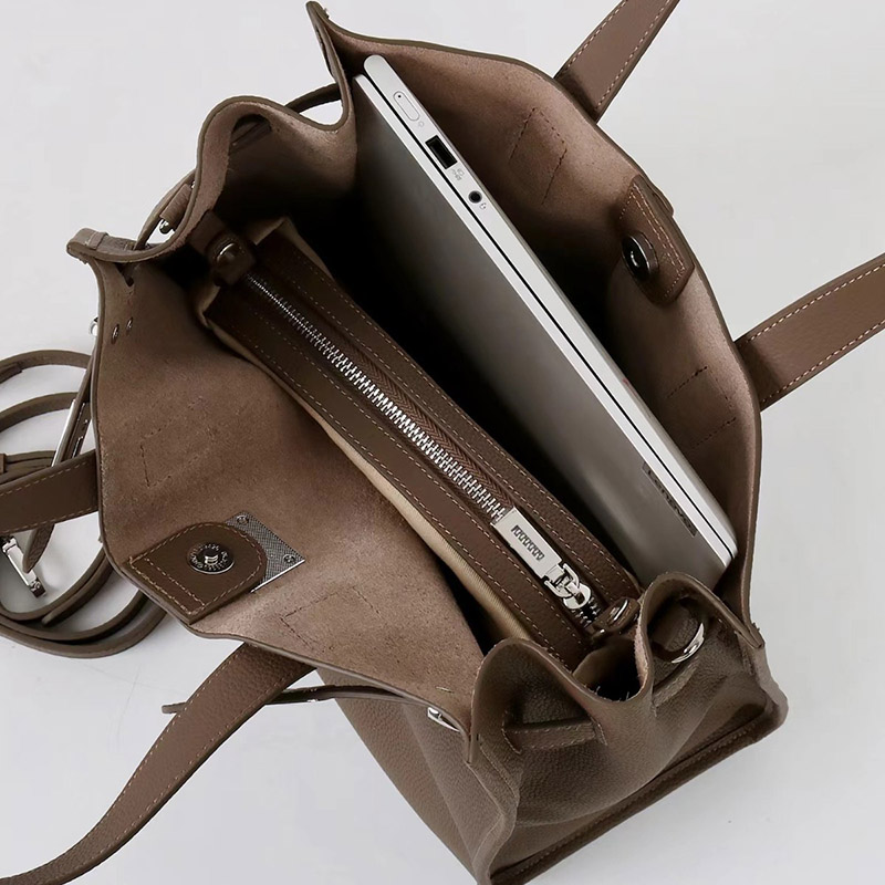 Sac à main vintage à bandoulière en cuir de grain supérieur de la femme, avec accessoires en argent