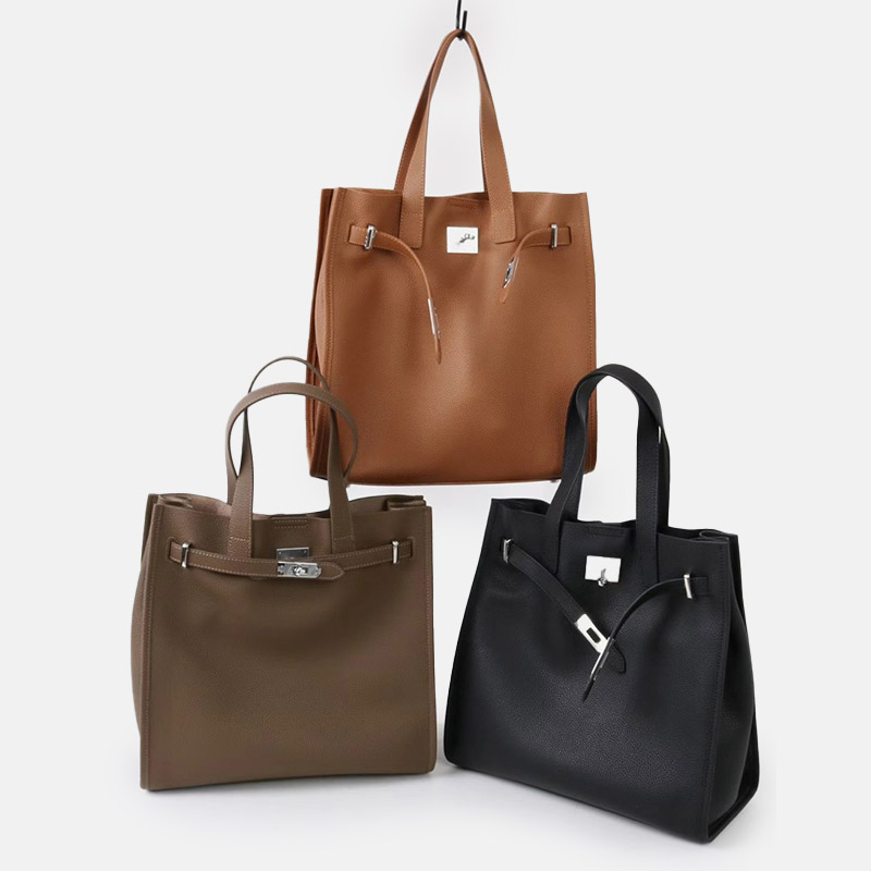 Sac à main vintage à bandoulière en cuir de grain supérieur de la femme, avec accessoires en argent