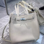 Sac à main vintage à bandoulière en cuir de grain supérieur de la femme, avec accessoires en argent