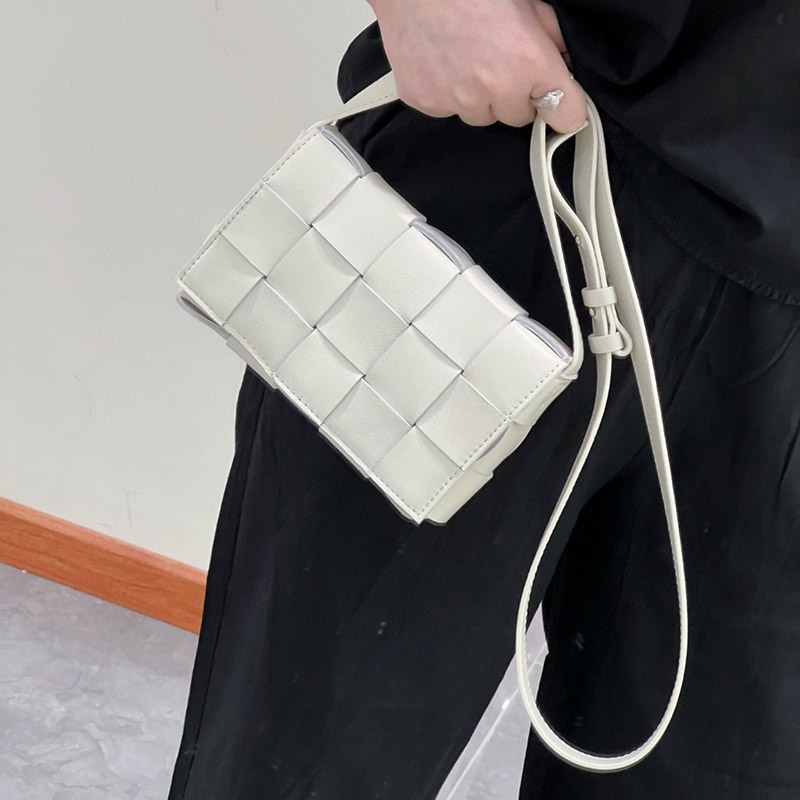 Sac à bandoulière en cuir d'agneau tressé de grain supérieur pour femmes