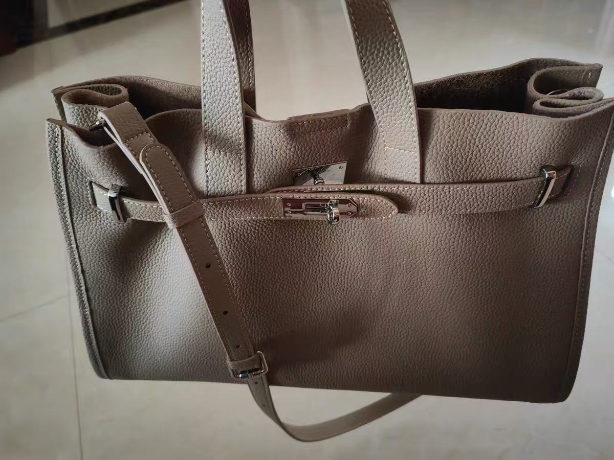 Women's Vintage Top Grain Leather Shoulder Tote Bag In Silver Hardware photo review