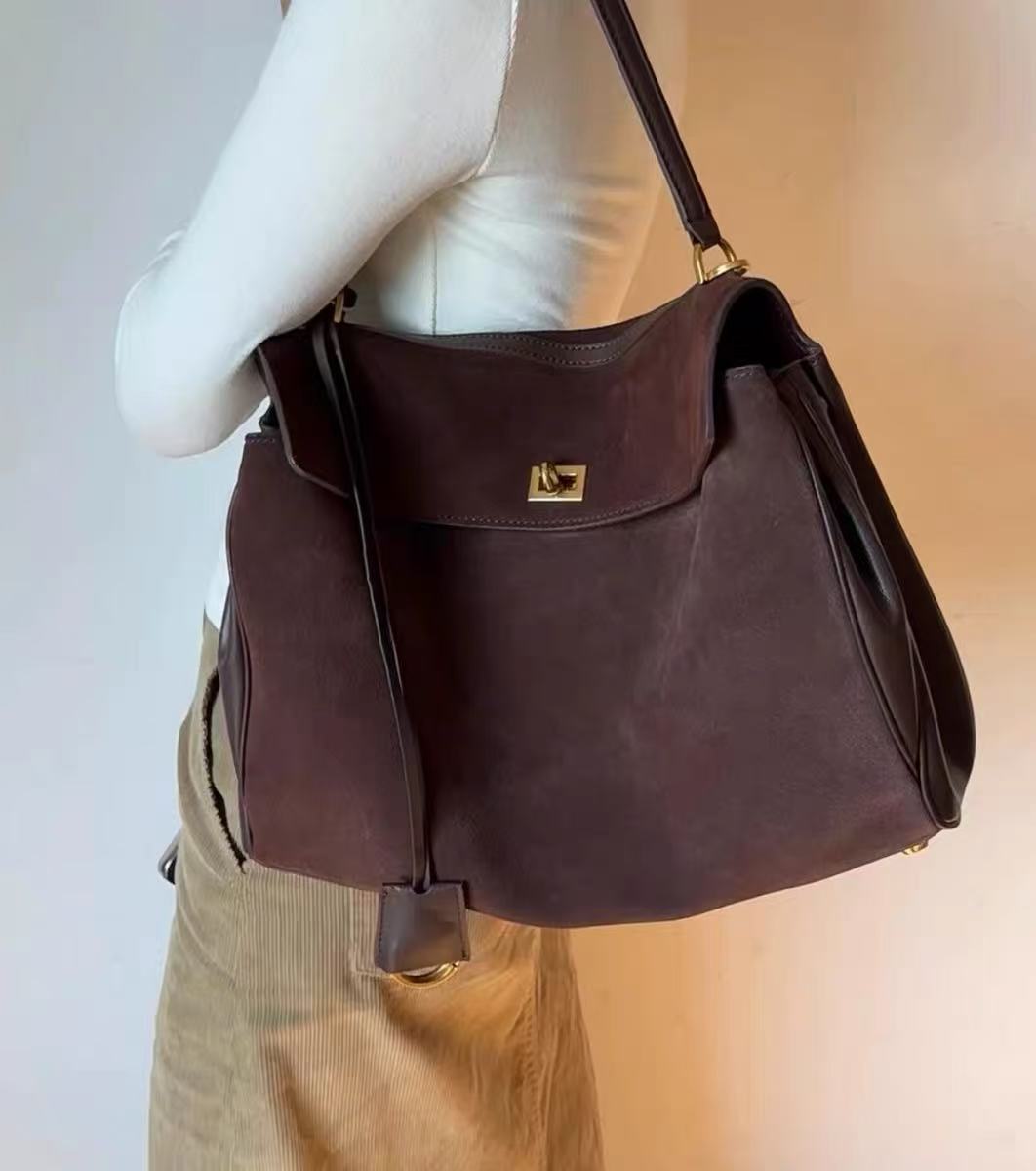 Damen Akkordeon-Tasche aus weichem Wildleder mit Cabrio-Riemen photo review