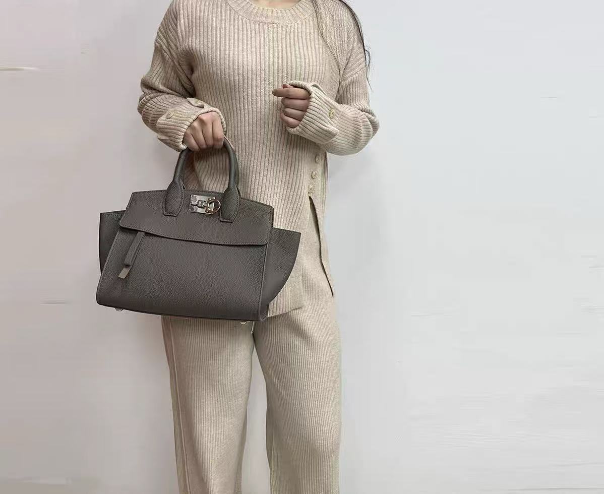 Sac à main vintage en cuir véritable en forme d'aile avec fermeture à clé pour femmes photo review