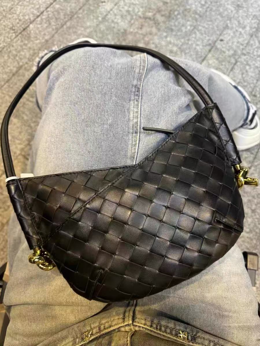 Women's Woven Genuine Leather V-Shaped Shoulder Bag photo review