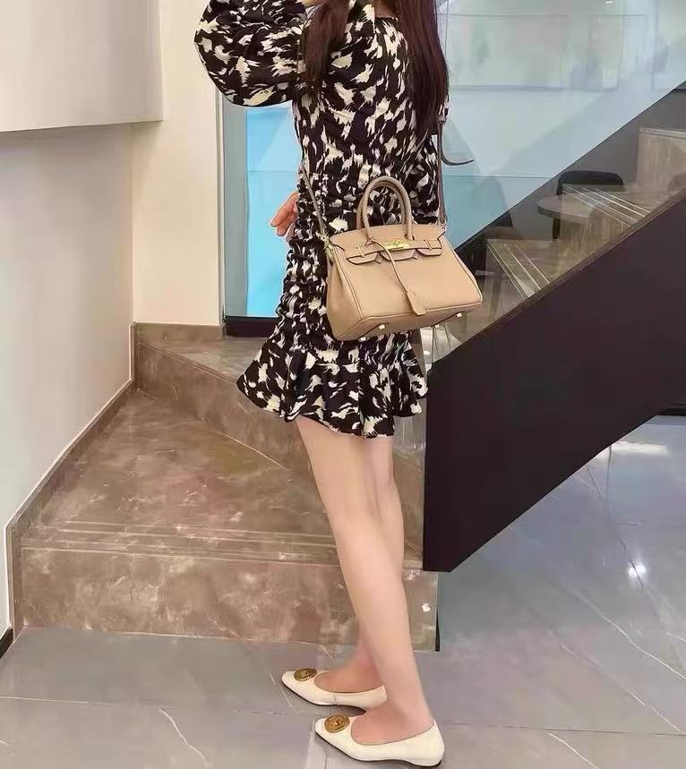 Women's Vintage Full-Grain Leather Top Handle Bag In Gold Lock Closure photo review