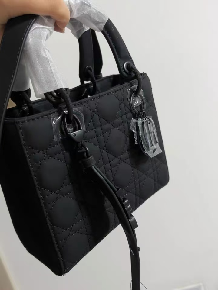 Damen Wildleder Lammfell Leder Gesteppte Schulterriemen Tote Bag photo review