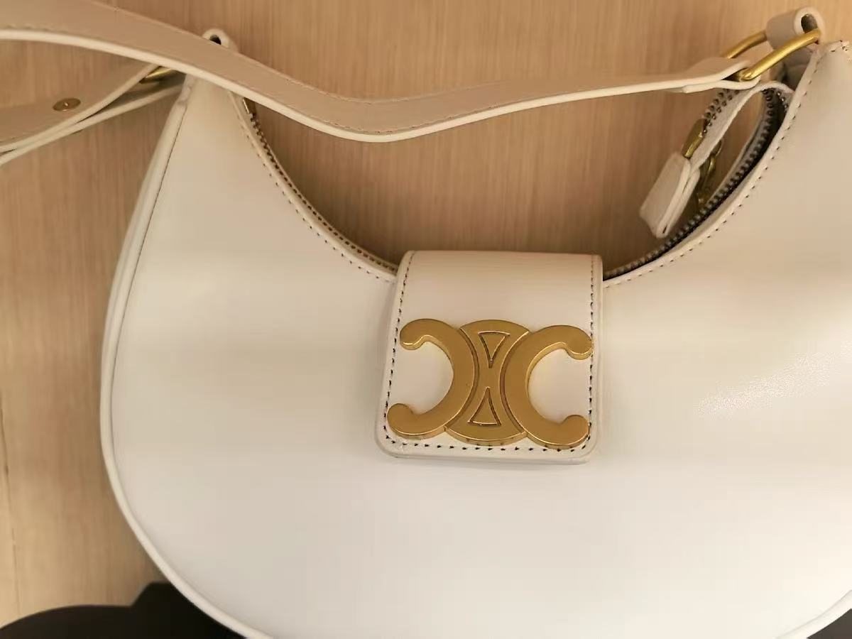 Women's Genuine Leather Minimalist Crossbody Shoulder Bag with Magnetic Closure photo review