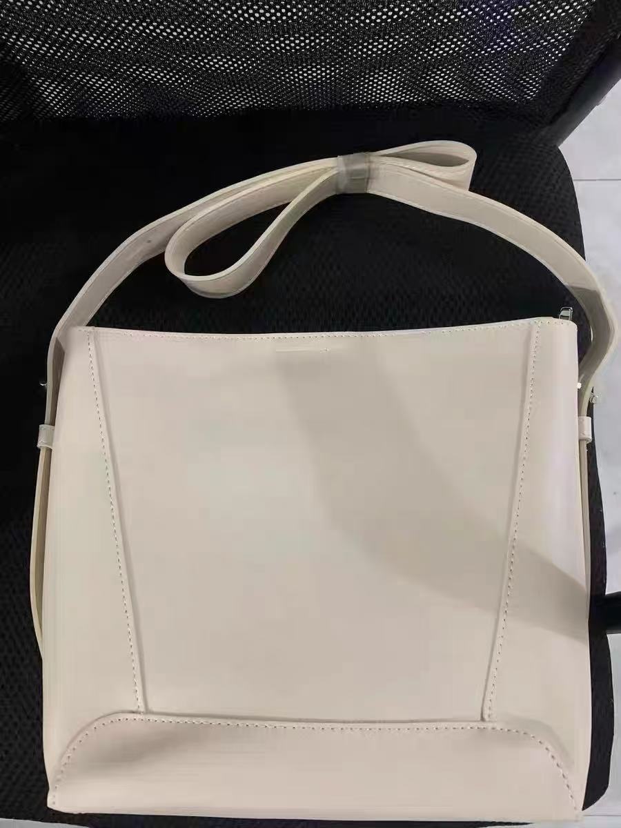 Women's Large Capacity Leather Bucket Bag photo review