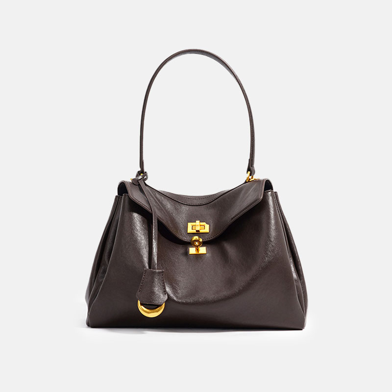 Sac à bandoulière en cuir vintage café pour femmes, avec des accessoires en or