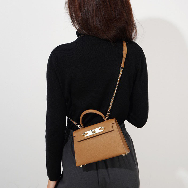 Mini-sac à main en cuir de grain supérieur avec chaîne en or pour femmes