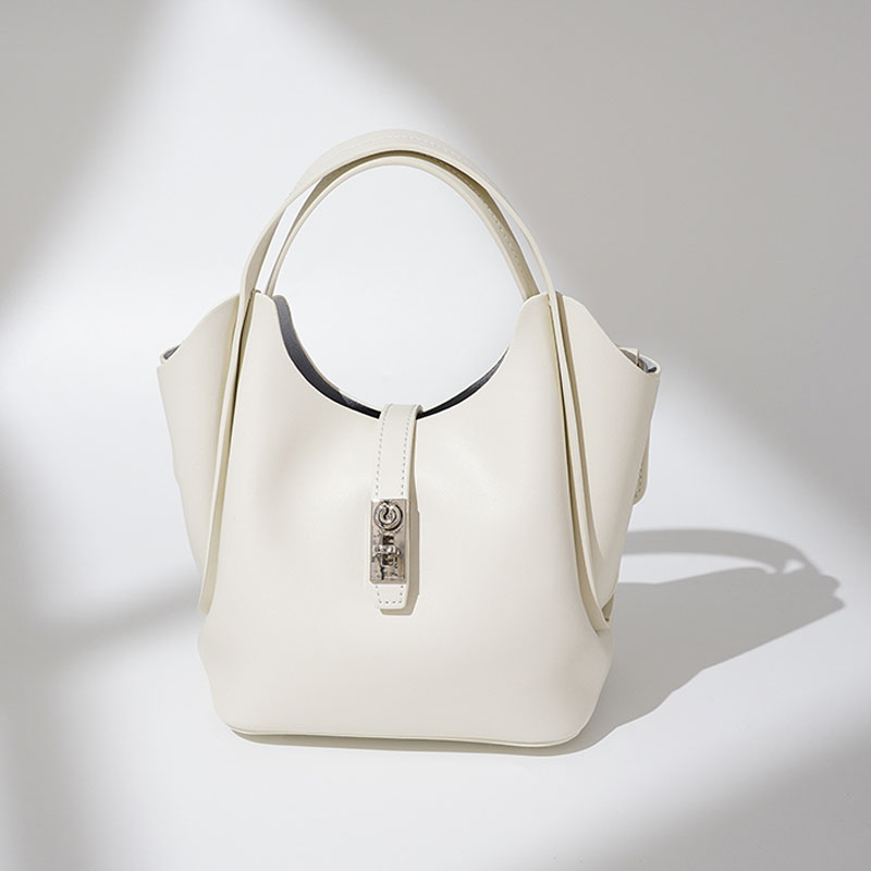 Minimalistische Damen Bucket Bag aus geteiltem Leder mit silberner Hardware