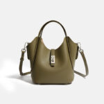Minimalistische Damen Bucket Bag aus geteiltem Leder mit silberner Hardware