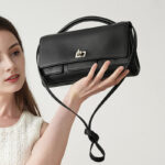 Sac à main minime pour femmes en cuir de grain supérieur avec fermoir à verrou