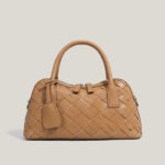Minimalistische Damen Bowling Handtasche aus gewobenem Spaltleder