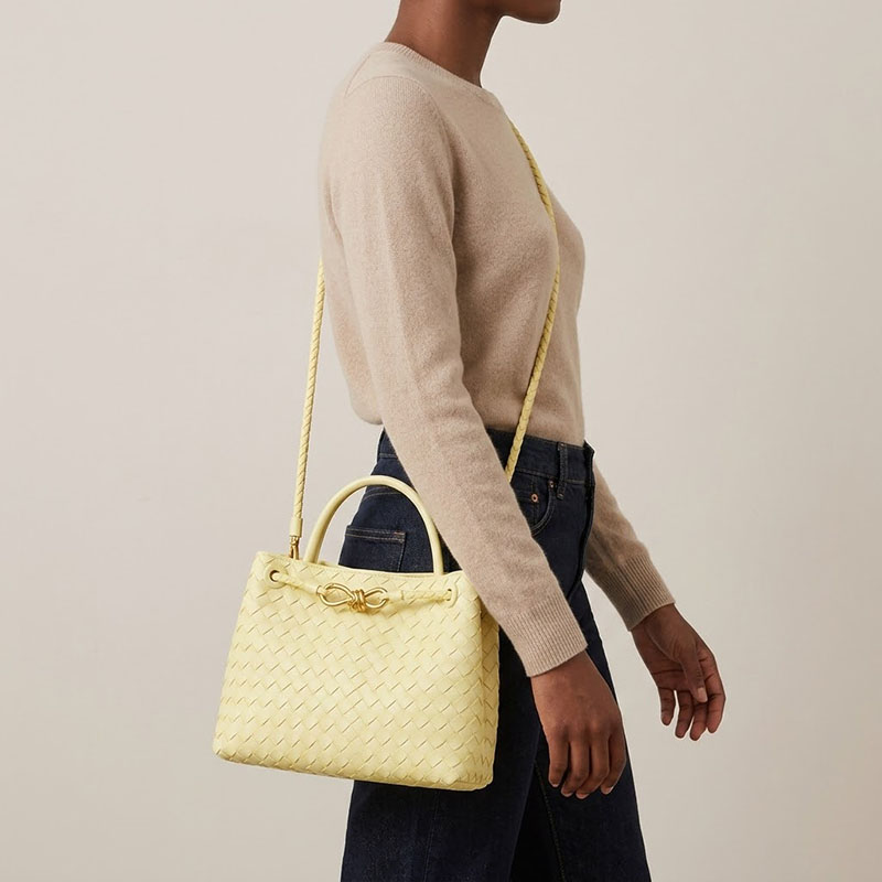 Women's Minimalist Woven Split Leather Shoulder Tote Handbag In Gold Hardware