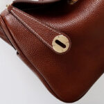 Damen Vintage Braun Top-Grain Leder Katze Auge Akzent Umhängetasche In Gold Hardware