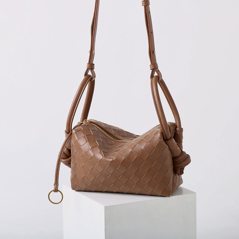 Vintage Mini Handtasche aus echtem Leder in Form eines gewebten Kissens
