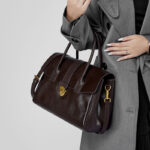 Sac à main à bandoulière en cuir vintage de grain supérieur avec quincaillerie en or pour femmes