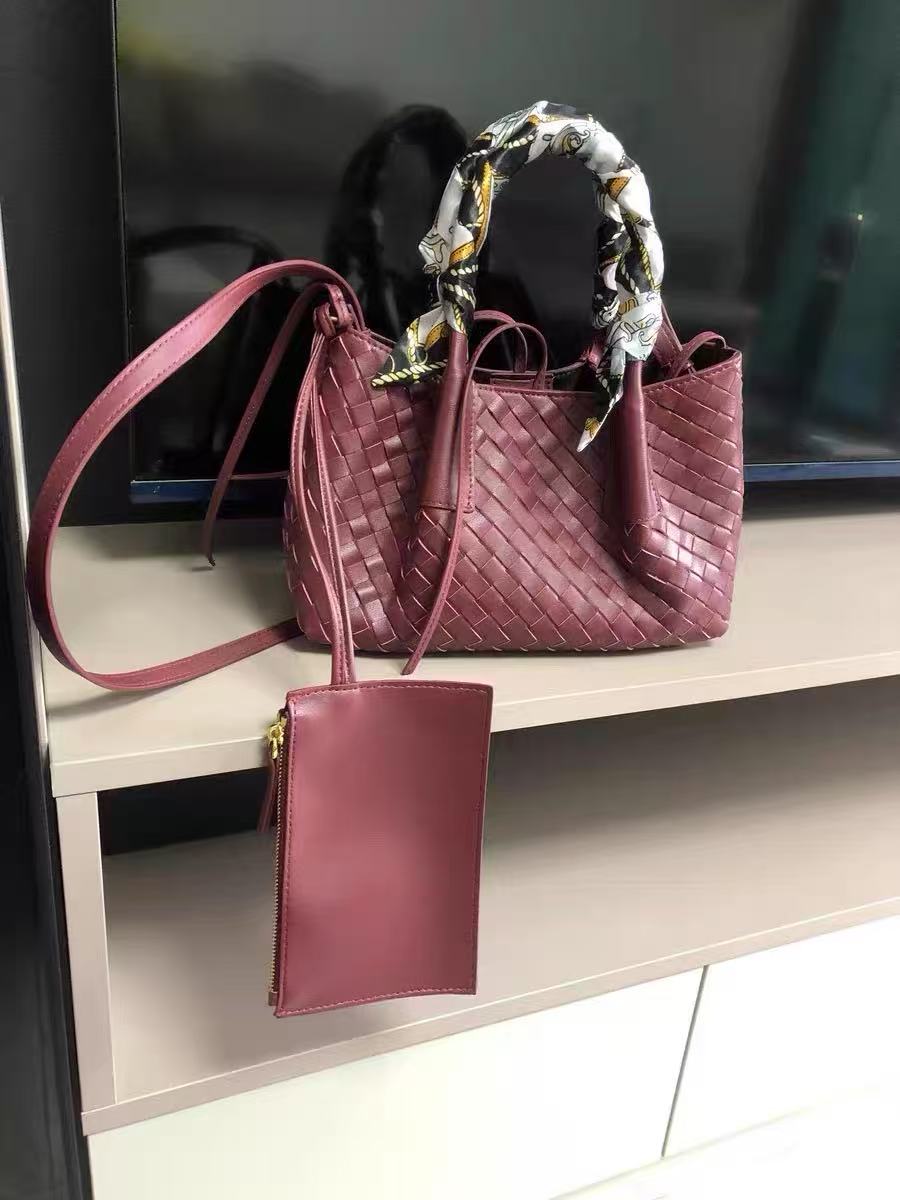 Women's Woven Genuine Leather Shoulder Tote Bag photo review