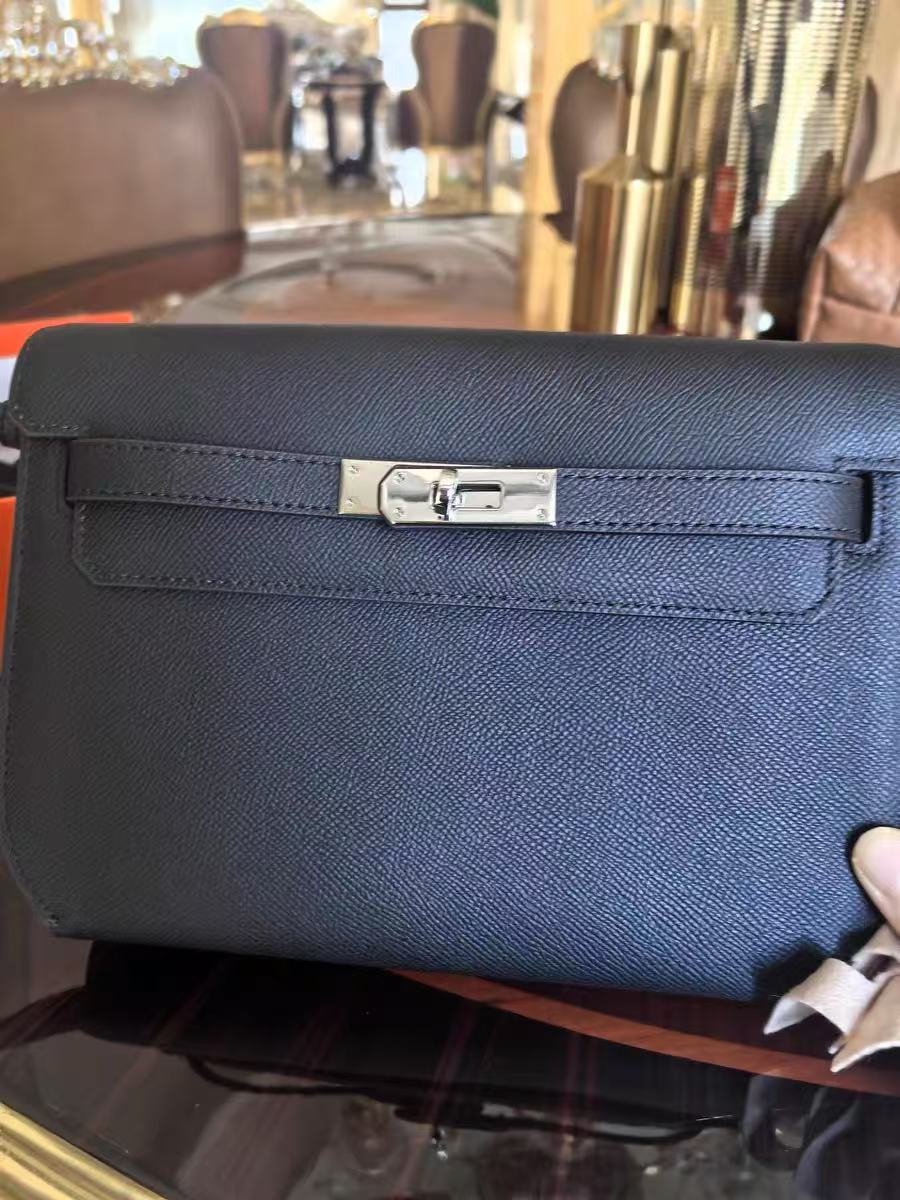Damen Echtleder Schloss Crossbody Umhängetasche In Minimalistisch photo review