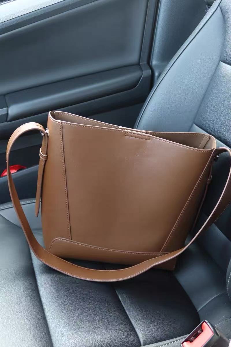 Women's Large Capacity Leather Bucket Bag photo review