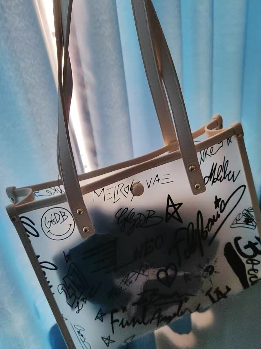 Women's Graffiti Clear Shoulder Tote Bags With Pouch photo review
