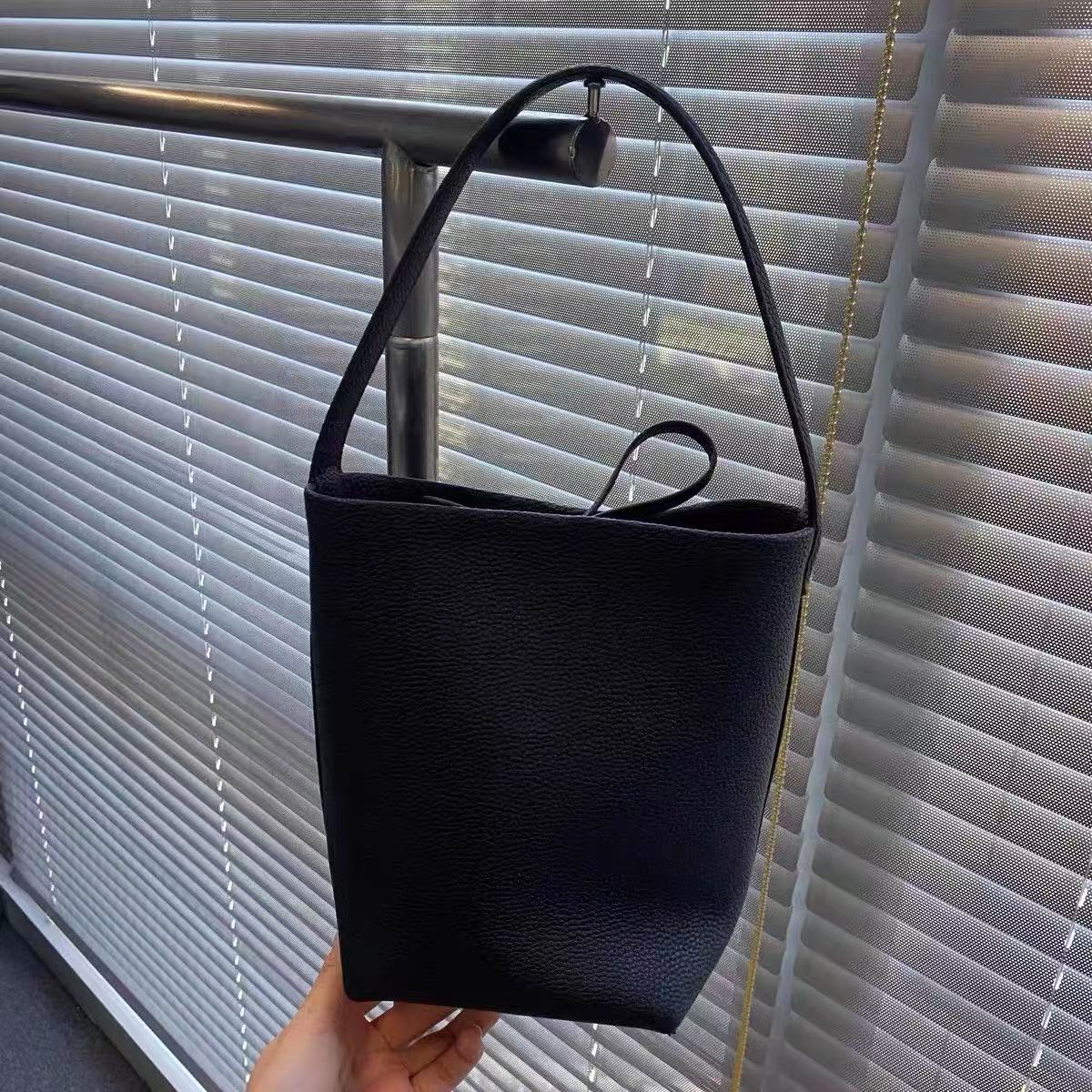 Women's Minimalist Genuine Leather Shoulder Bucket Bag with Drawstring photo review