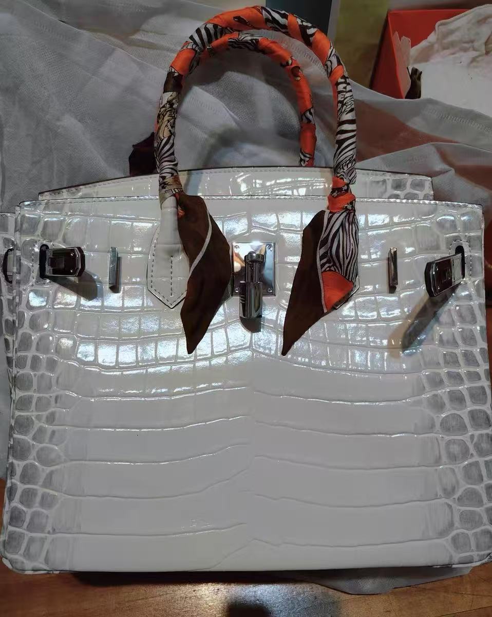 Sac à main en cuir fendu de crocodile pour femmes, avec serrure en argent photo review