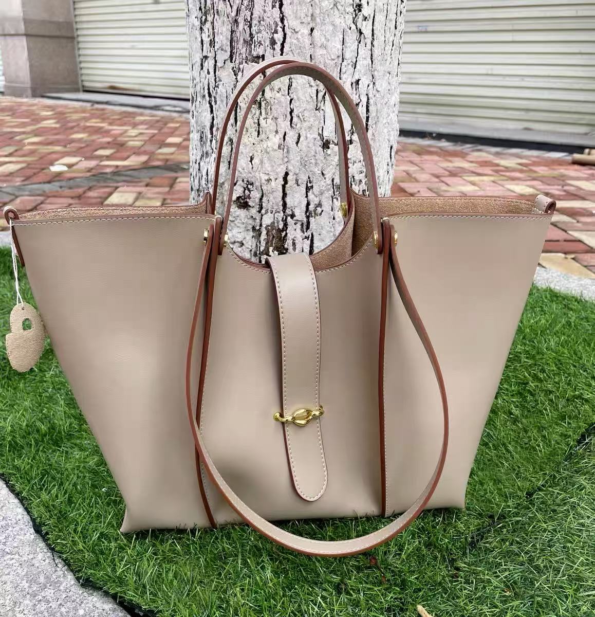 Minimalistische Tote-Taschen aus echtem Leder für Frauen photo review