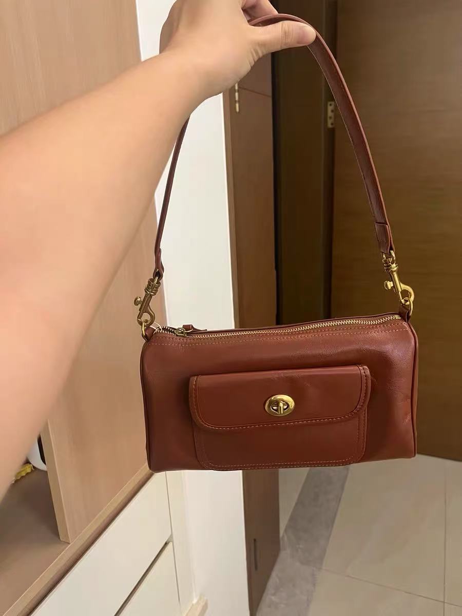 Sac à bandoulière en cuir véritable Minimalist Zipper Lock Crossbody Baguette Bag Baguette Bag photo review