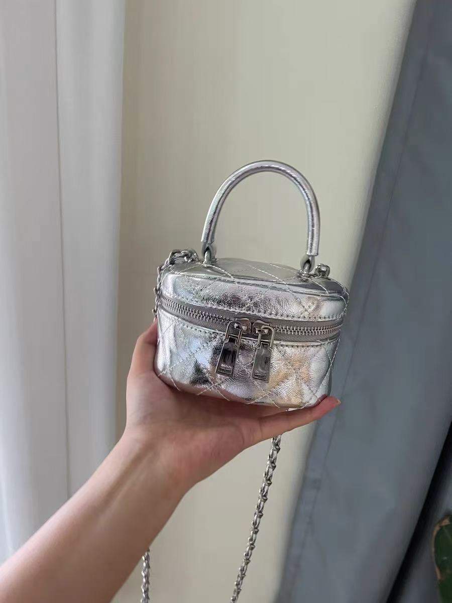Damen Silber Echtleder gesteppt Kette Crossbody Box Taschen photo review