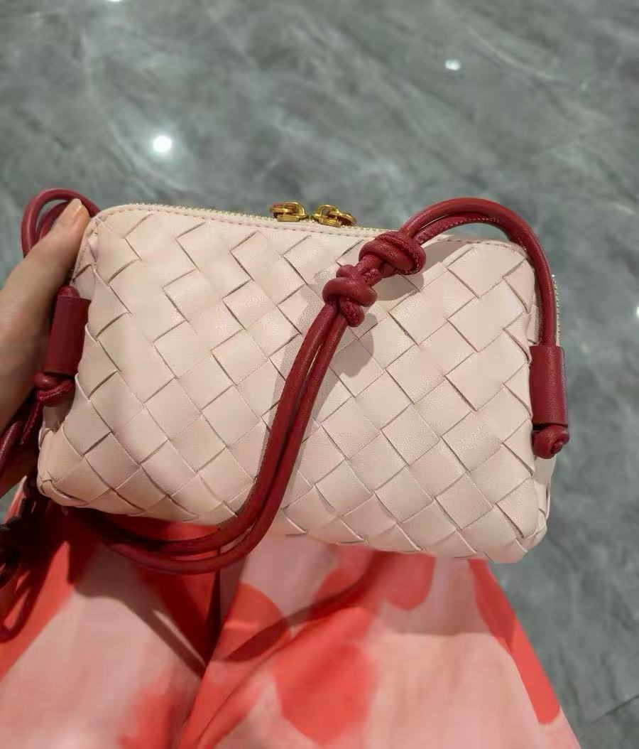 Women's Vintage Woven Split Leather Crossbody Bag photo review