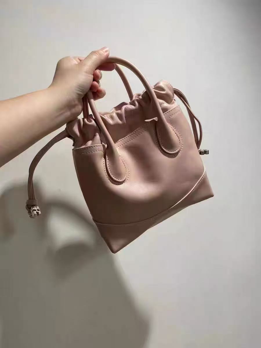 Women's Genuine Leather Ruched Drawstring Hobo Bag photo review