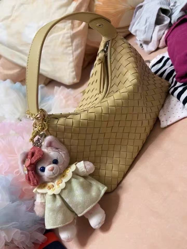 Women's Woven Genuine Leather Vintage Zipper Handbags photo review