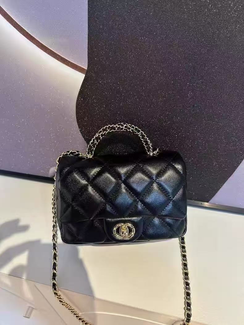 Women's Minimalist Quilted Genuine Leather Crossbody Chain Top Handle Bag In Gold Hardware photo review
