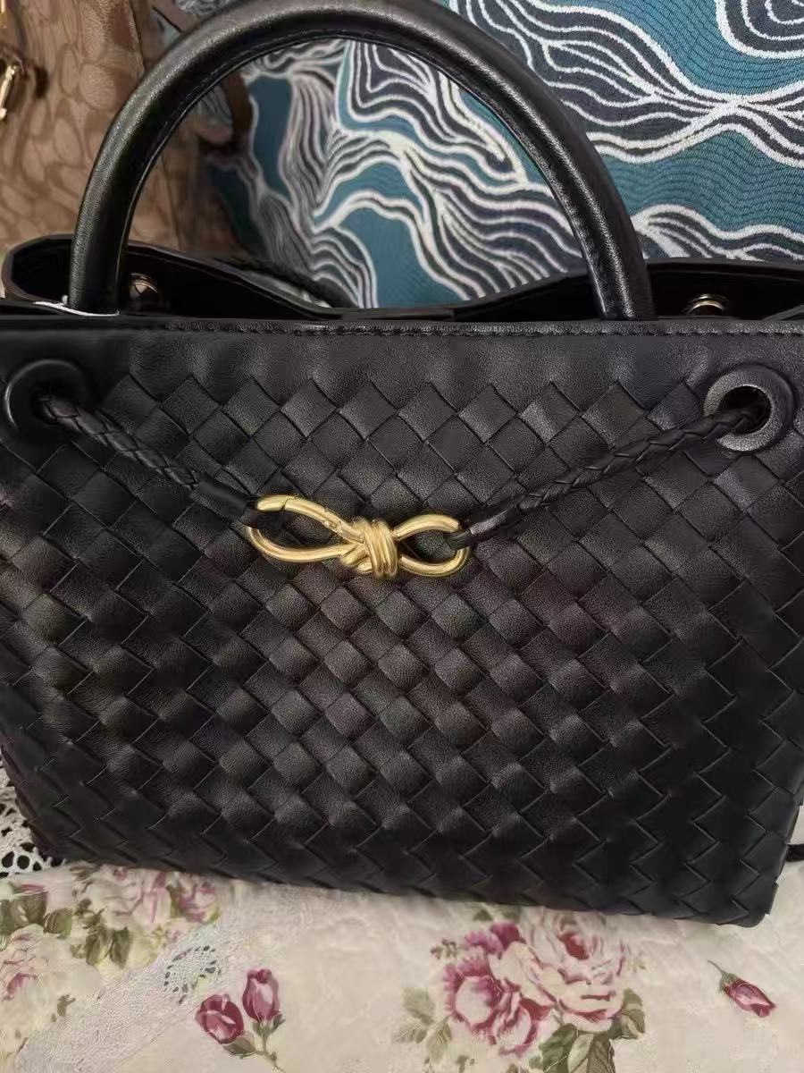 Women's Minimalist Woven Split Leather Shoulder Tote Handbag In Gold Hardware photo review