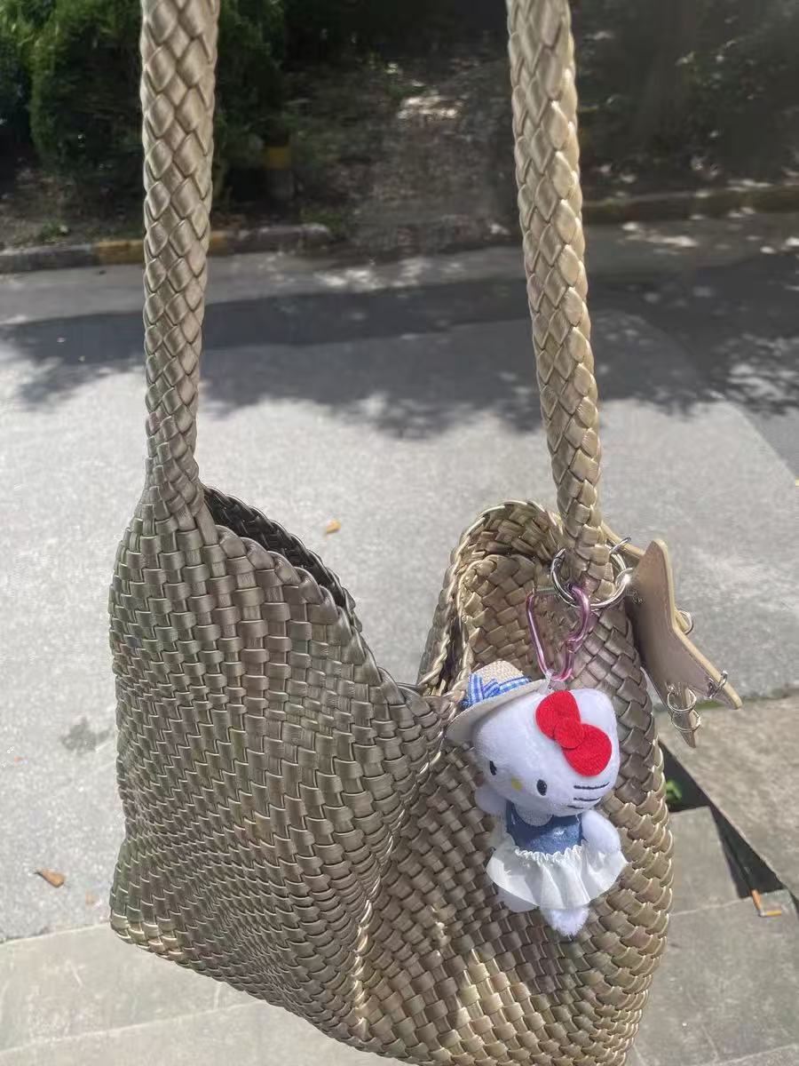 Women's Minimalist Woven Shoulder Hobo Bag photo review