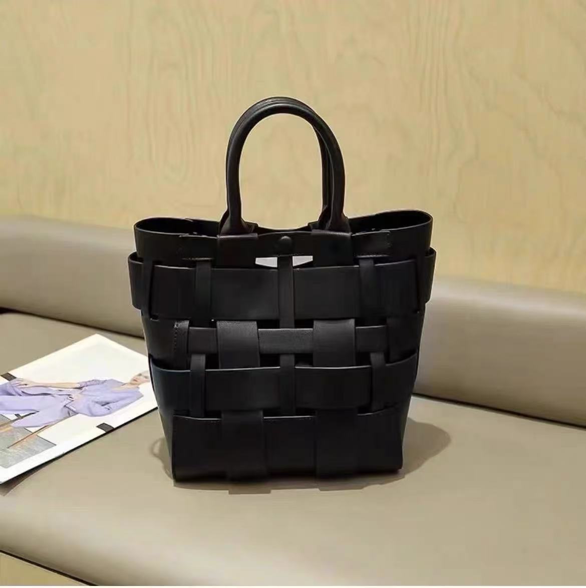 Women's Minimalist Woven Genuine Leather Crossbody Bucket Bags photo review
