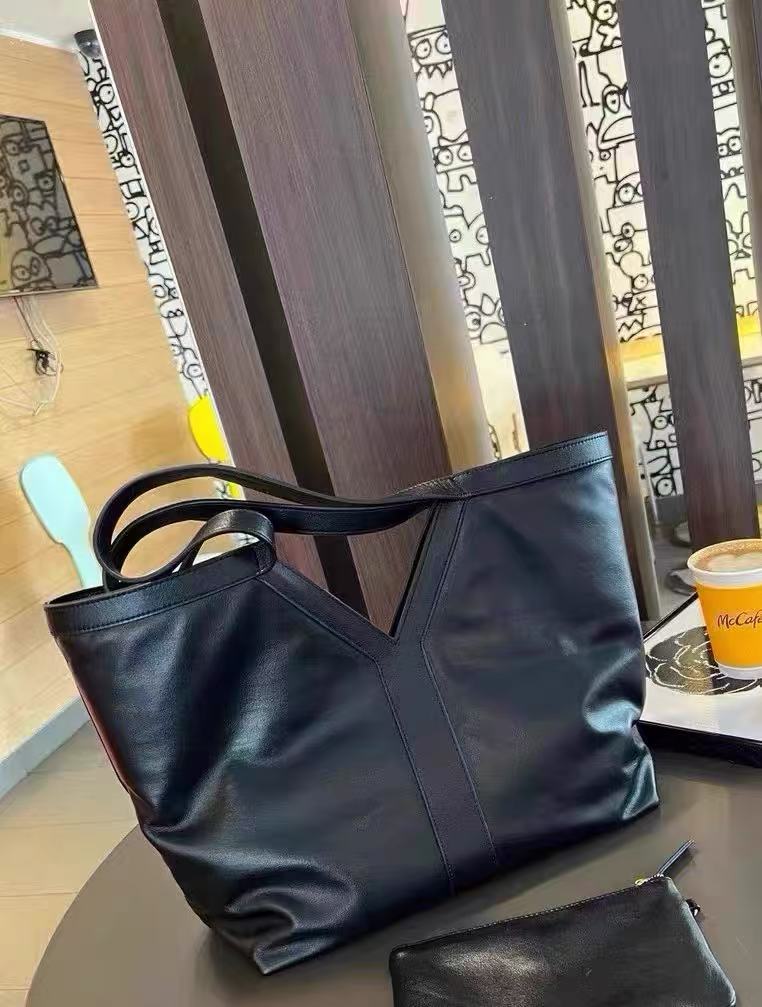 Minimalistische V-förmige Tote Tasche aus echtem Leder für Damen photo review