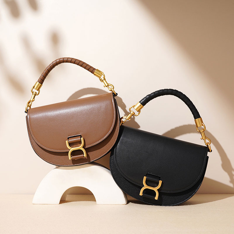 Damen Echtes Leder Kettenriemen Sattel Handtasche In Gold Hardware